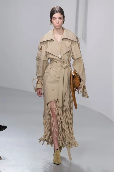 Look 19